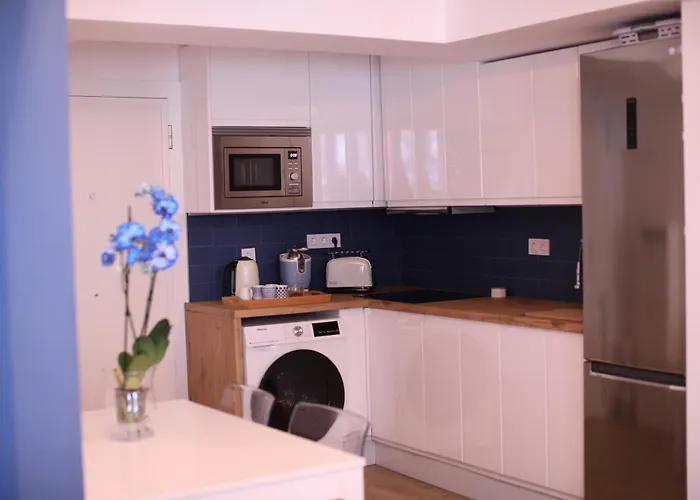 Maestro Damián, Moderna Vivienda Turística A Estrenar En Bilbao